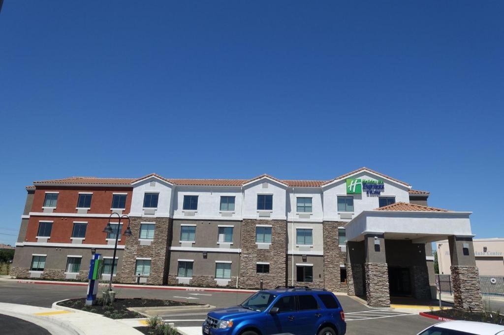 Holiday Inn Express & Suites Brentwood Exterior foto